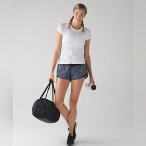 Lululemon Hotty Hot Short (2 1/2")Fall Net White Black / Black size 10